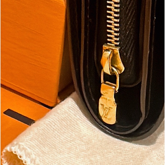 💯% Authentic Louis Vuitton Juliette Wallet✨ - Picture 9 of 15